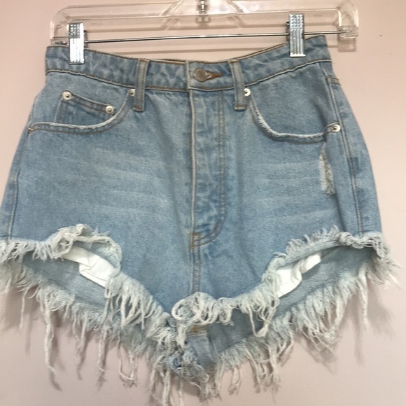 Signature 8 FRAYED DENIM SHORTS frayed hem light wash Small - Picture 4 of 14
